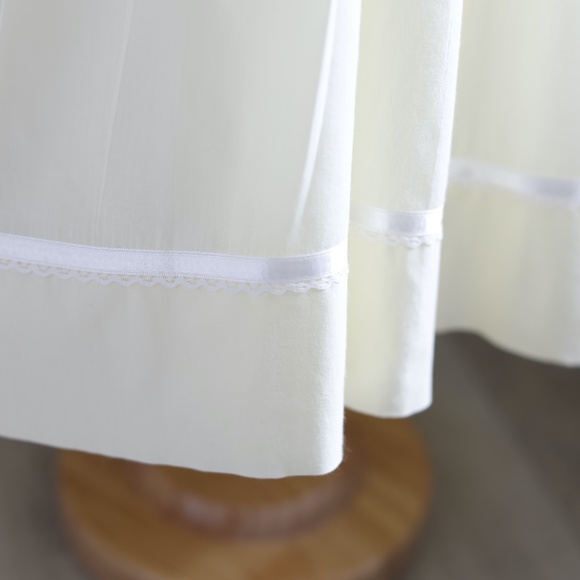 Strasburg Dress Heirloom Hand-Smocked Yellow size 4/5 Special Occasion - Picture 4 of 8